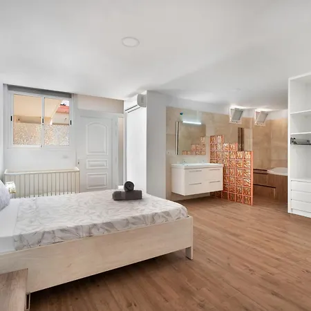 Holidays アパート